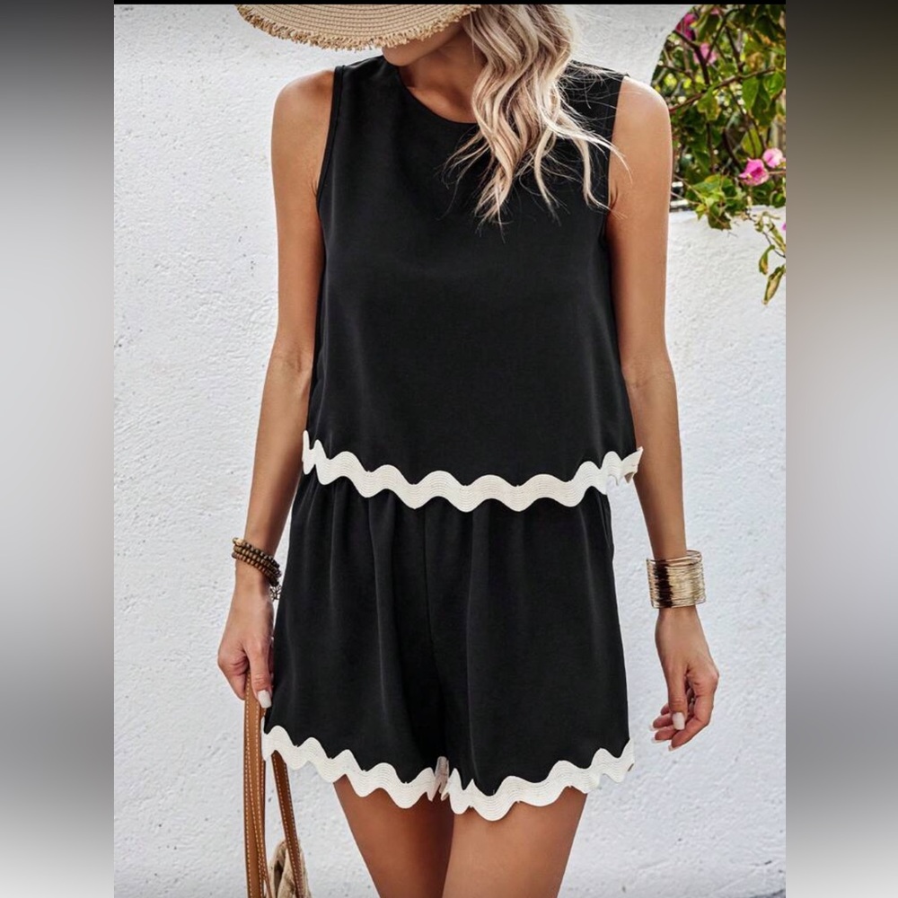 SHEIN Black and White Scallop Trim Shorts Set